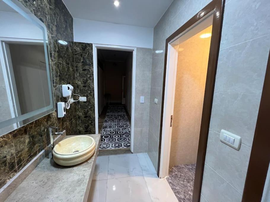 Luxury Downtown Apartment *
